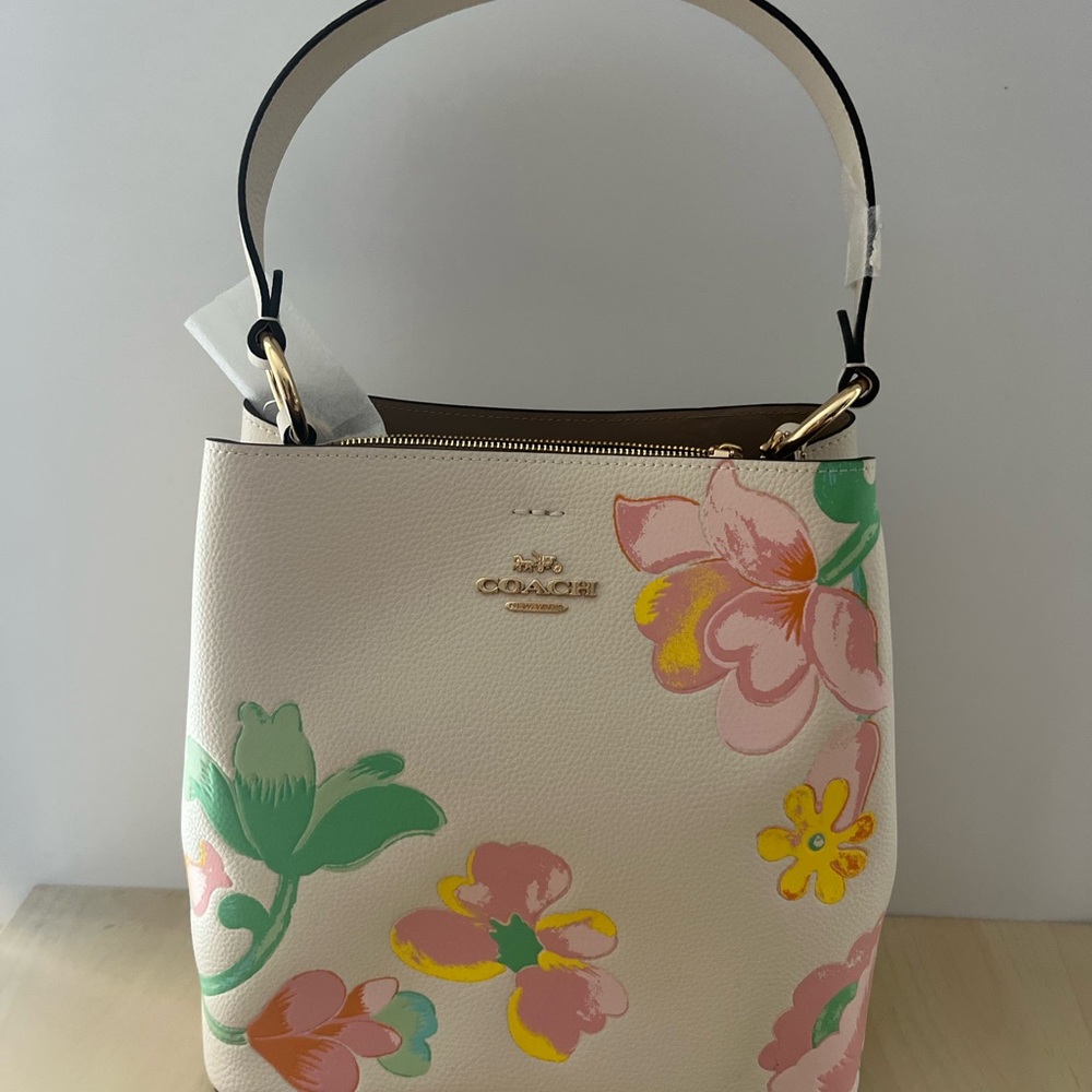 Sold! NWT Coach C8609 Town Bucket Bag With Dreamy Land Floral Print - Picture 1 of 11